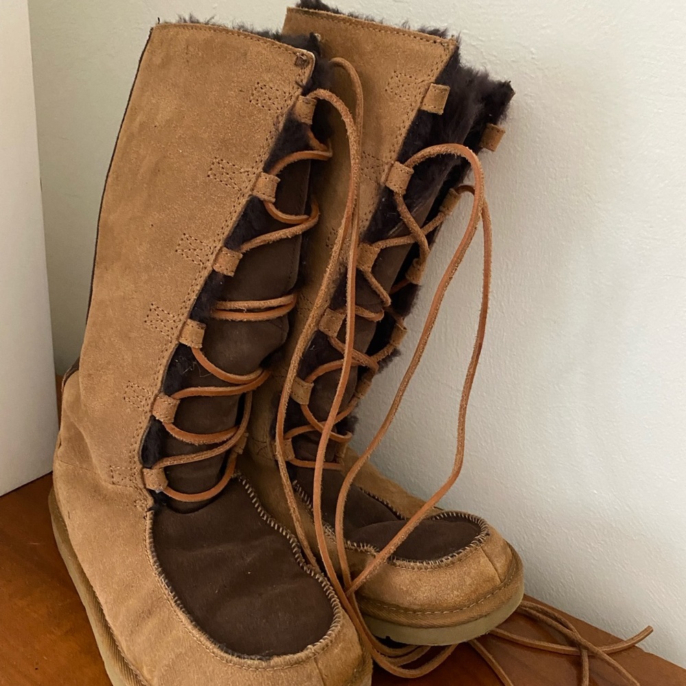 UGG boots size 6 never worn